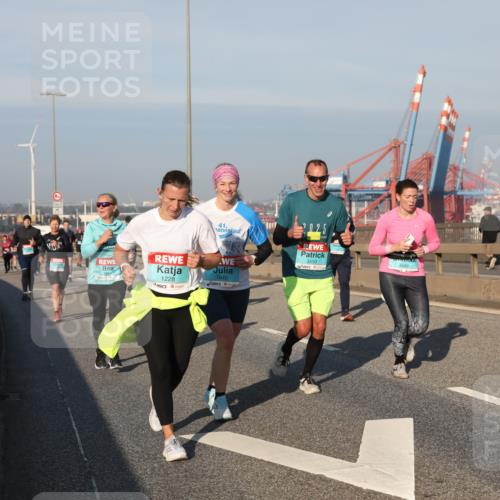 03.10.2025 - Köhlbrandbrückenlauf Yannick Fuchs http://msf.ph/oto/9176258 03.10.2025 08:46:32 Position 2 41, 3549, 1228, 1640, 3550 meine-sportfotos.de
