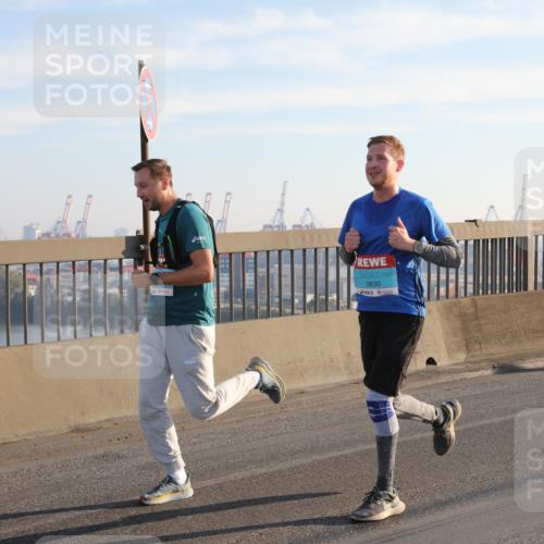 03.10.2025 - Köhlbrandbrückenlauf Yannick Fuchs http://msf.ph/oto/9176260 03.10.2025 08:25:42 Position 1 3830, 1308 meine-sportfotos.de