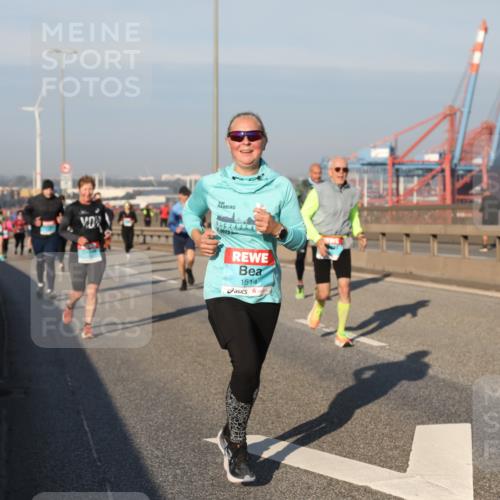 03.10.2025 - Köhlbrandbrückenlauf Yannick Fuchs http://msf.ph/oto/9176276 03.10.2025 08:46:34 Position 2 0975, 1514 meine-sportfotos.de