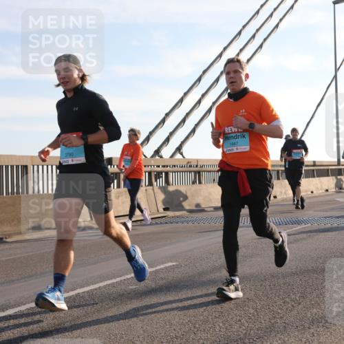 03.10.2025 - Köhlbrandbrückenlauf Yannick Fuchs http://msf.ph/oto/9176321 03.10.2025 08:25:48 Position 1 3790, 1447 meine-sportfotos.de