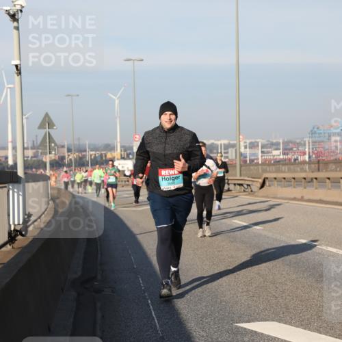 03.10.2025 - Köhlbrandbrückenlauf Yannick Fuchs http://msf.ph/oto/9176323 03.10.2025 08:46:38 Position 2 3680 meine-sportfotos.de