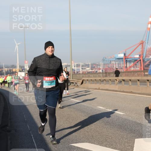 03.10.2025 - Köhlbrandbrückenlauf Yannick Fuchs http://msf.ph/oto/9176329 03.10.2025 08:46:38 Position 2 3680, 3124 meine-sportfotos.de