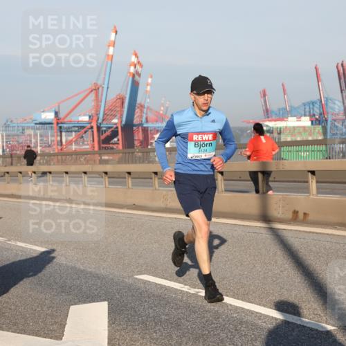 03.10.2025 - Köhlbrandbrückenlauf Yannick Fuchs http://msf.ph/oto/9176332 03.10.2025 08:46:39 Position 2 3124 meine-sportfotos.de