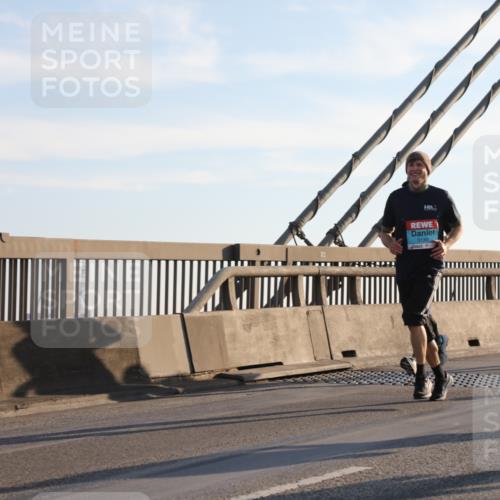 03.10.2025 - Köhlbrandbrückenlauf Yannick Fuchs http://msf.ph/oto/9176342 03.10.2025 08:25:49 Position 1 3139 meine-sportfotos.de