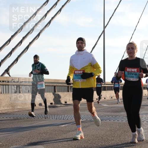 03.10.2025 - Köhlbrandbrückenlauf Yannick Fuchs http://msf.ph/oto/9176354 03.10.2025 08:25:50 Position 1 1702, 1208 meine-sportfotos.de