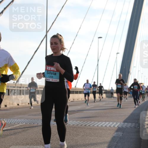 03.10.2025 - Köhlbrandbrückenlauf Yannick Fuchs http://msf.ph/oto/9176358 03.10.2025 08:25:51 Position 1 1702, 1208 meine-sportfotos.de