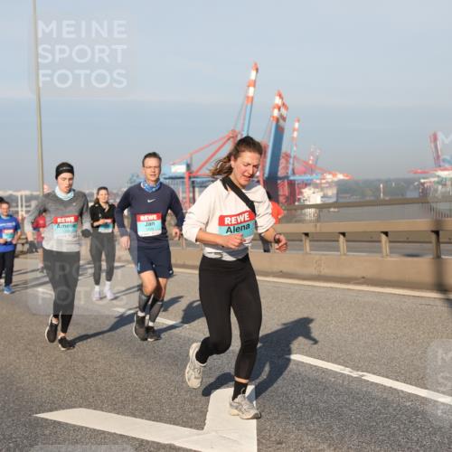 03.10.2025 - Köhlbrandbrückenlauf Yannick Fuchs http://msf.ph/oto/9176360 03.10.2025 08:46:42 Position 2 1438 meine-sportfotos.de