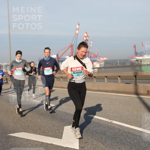03.10.2025 - Köhlbrandbrückenlauf Yannick Fuchs http://msf.ph/oto/9176363 03.10.2025 08:46:42 Position 2 1455 meine-sportfotos.de