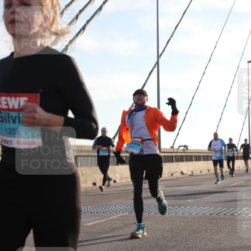 03.10.2025 - Köhlbrandbrückenlauf Yannick Fuchs http://msf.ph/oto/9176366 03.10.2025 08:25:52 Position 1 1208, 3164 meine-sportfotos.de