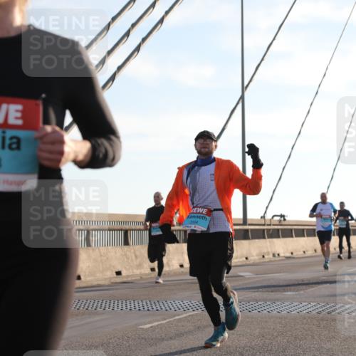 03.10.2025 - Köhlbrandbrückenlauf Yannick Fuchs http://msf.ph/oto/9176369 03.10.2025 08:25:52 Position 1 1208, 3164 meine-sportfotos.de