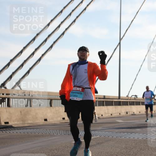 03.10.2025 - Köhlbrandbrückenlauf Yannick Fuchs http://msf.ph/oto/9176377 03.10.2025 08:25:52 Position 1 3164 meine-sportfotos.de