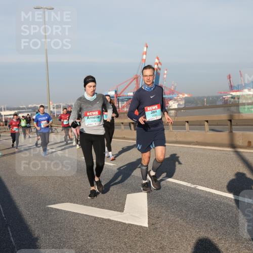 03.10.2025 - Köhlbrandbrückenlauf Yannick Fuchs http://msf.ph/oto/9176378 03.10.2025 08:46:43 Position 2 1438, 1439, 1455 meine-sportfotos.de