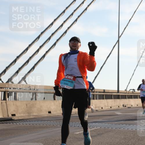 03.10.2025 - Köhlbrandbrückenlauf Yannick Fuchs http://msf.ph/oto/9176379 03.10.2025 08:25:52 Position 1 3164 meine-sportfotos.de