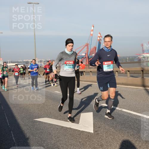03.10.2025 - Köhlbrandbrückenlauf Yannick Fuchs http://msf.ph/oto/9176381 03.10.2025 08:46:43 Position 2 1438, 1439 meine-sportfotos.de