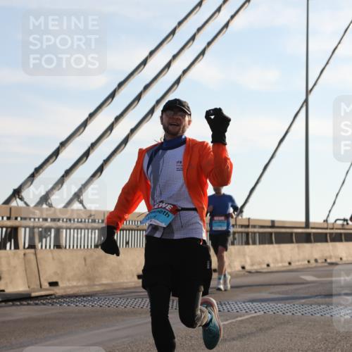 03.10.2025 - Köhlbrandbrückenlauf Yannick Fuchs http://msf.ph/oto/9176383 03.10.2025 08:25:53 Position 1 3164 meine-sportfotos.de