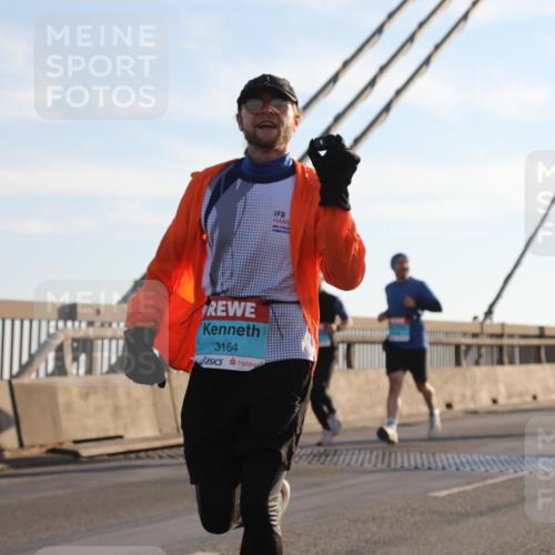 03.10.2025 - Köhlbrandbrückenlauf Yannick Fuchs http://msf.ph/oto/9176389 03.10.2025 08:25:53 Position 1 3164 meine-sportfotos.de