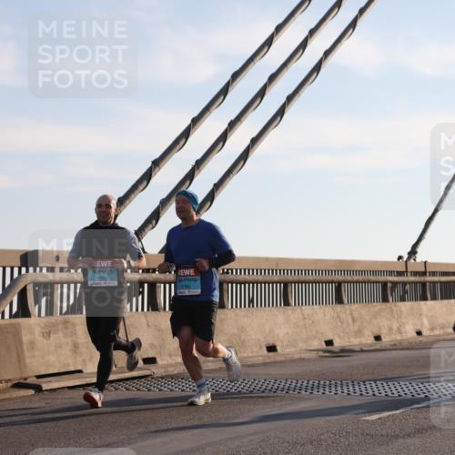 03.10.2025 - Köhlbrandbrückenlauf Yannick Fuchs http://msf.ph/oto/9176392 03.10.2025 08:25:54 Position 1 1468, 2798 meine-sportfotos.de