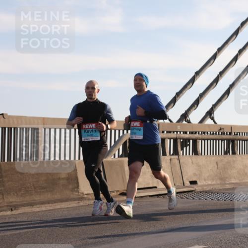 03.10.2025 - Köhlbrandbrückenlauf Yannick Fuchs http://msf.ph/oto/9176398 03.10.2025 08:25:54 Position 1 1468, 2798 meine-sportfotos.de