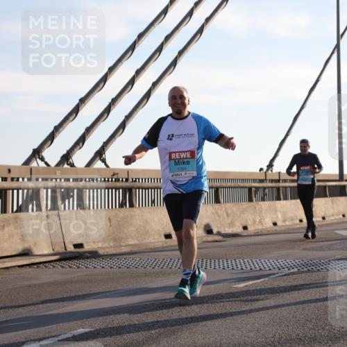 03.10.2025 - Köhlbrandbrückenlauf Yannick Fuchs http://msf.ph/oto/9176404 03.10.2025 08:25:56 Position 1 1351, 1045 meine-sportfotos.de