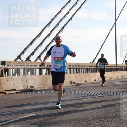 03.10.2025 - Köhlbrandbrückenlauf Yannick Fuchs http://msf.ph/oto/9176408 03.10.2025 08:25:56 Position 1 1351, 1045, 1449 meine-sportfotos.de