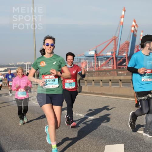 03.10.2025 - Köhlbrandbrückenlauf Yannick Fuchs http://msf.ph/oto/9176431 03.10.2025 08:46:47 Position 2 3735, 1604, 3596, 3394 meine-sportfotos.de