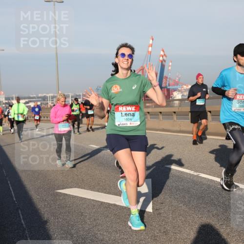03.10.2025 - Köhlbrandbrückenlauf Yannick Fuchs http://msf.ph/oto/9176438 03.10.2025 08:46:48 Position 2 1604, 3394 meine-sportfotos.de
