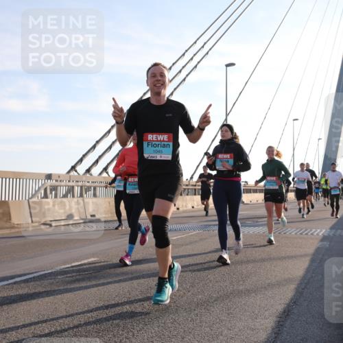 03.10.2025 - Köhlbrandbrückenlauf Yannick Fuchs http://msf.ph/oto/9176447 03.10.2025 08:25:58 Position 1 1595, 1045 meine-sportfotos.de