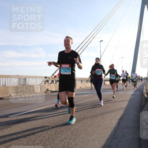 03.10.2025 - Köhlbrandbrückenlauf Yannick Fuchs http://msf.ph/oto/9176450 03.10.2025 08:25:58 Position 1 1045 meine-sportfotos.de
