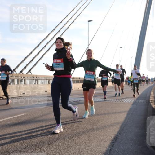 03.10.2025 - Köhlbrandbrückenlauf Yannick Fuchs http://msf.ph/oto/9176459 03.10.2025 08:25:58 Position 1 1595, 1449, 1946 meine-sportfotos.de