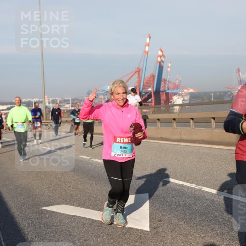 03.10.2025 - Köhlbrandbrückenlauf Yannick Fuchs http://msf.ph/oto/9176460 03.10.2025 08:46:50 Position 2 3735, 3596 meine-sportfotos.de