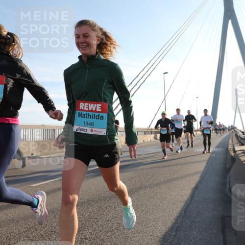 03.10.2025 - Köhlbrandbrückenlauf Yannick Fuchs http://msf.ph/oto/9176474 03.10.2025 08:25:59 Position 1 1449, 1946 meine-sportfotos.de