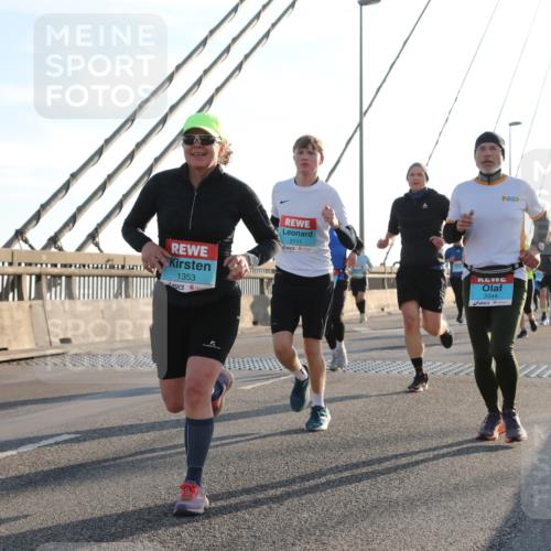 03.10.2025 - Köhlbrandbrückenlauf Yannick Fuchs http://msf.ph/oto/9176487 03.10.2025 08:26:00 Position 1 1353, 3111, 3344 meine-sportfotos.de