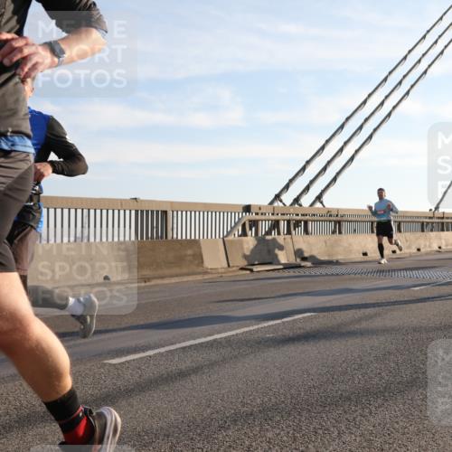 03.10.2025 - Köhlbrandbrückenlauf Yannick Fuchs http://msf.ph/oto/9176516 03.10.2025 08:26:03 Position 1  meine-sportfotos.de