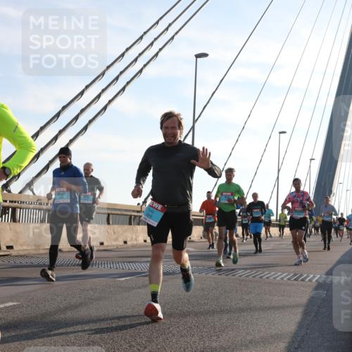 03.10.2025 - Köhlbrandbrückenlauf Yannick Fuchs http://msf.ph/oto/9176526 03.10.2025 08:26:05 Position 1 1312, 1370, 3813 meine-sportfotos.de