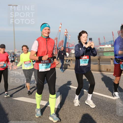 03.10.2025 - Köhlbrandbrückenlauf Yannick Fuchs http://msf.ph/oto/9176532 03.10.2025 08:46:56 Position 2 1632, 1909, 3406 meine-sportfotos.de