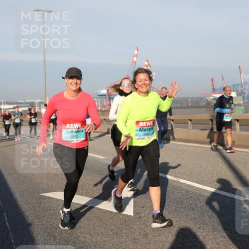 03.10.2025 - Köhlbrandbrückenlauf Yannick Fuchs http://msf.ph/oto/9176547 03.10.2025 08:46:57 Position 2 3060, 3062 meine-sportfotos.de