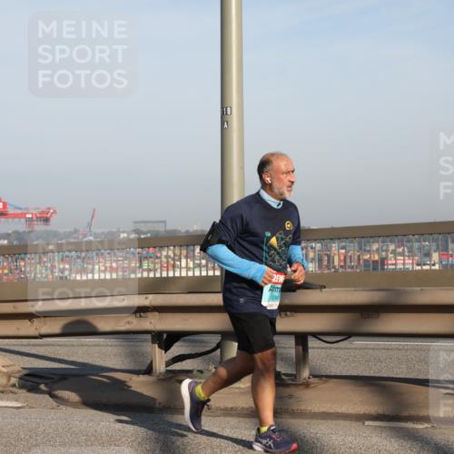 03.10.2025 - Köhlbrandbrückenlauf Yannick Fuchs http://msf.ph/oto/9176577 03.10.2025 08:46:59 Position 2 18 meine-sportfotos.de