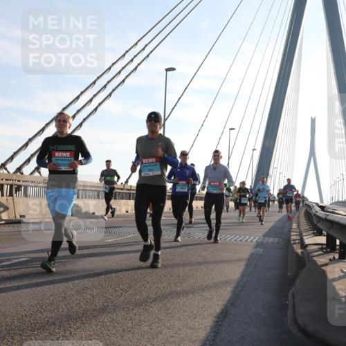 03.10.2025 - Köhlbrandbrückenlauf Yannick Fuchs http://msf.ph/oto/9176581 03.10.2025 08:26:09 Position 1 3156, 1245 meine-sportfotos.de