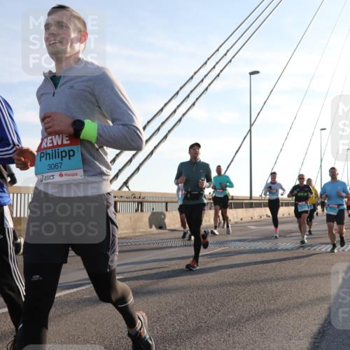 03.10.2025 - Köhlbrandbrückenlauf Yannick Fuchs http://msf.ph/oto/9176618 03.10.2025 08:26:11 Position 1 3066, 3067 meine-sportfotos.de