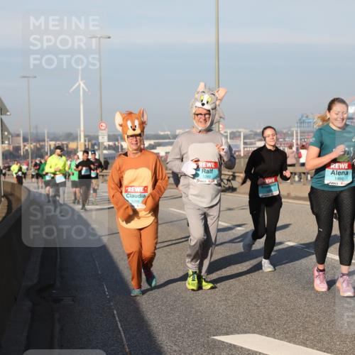 03.10.2025 - Köhlbrandbrückenlauf Yannick Fuchs http://msf.ph/oto/9176620 03.10.2025 08:47:02 Position 2 1288, 1289, 1460, 3724 meine-sportfotos.de