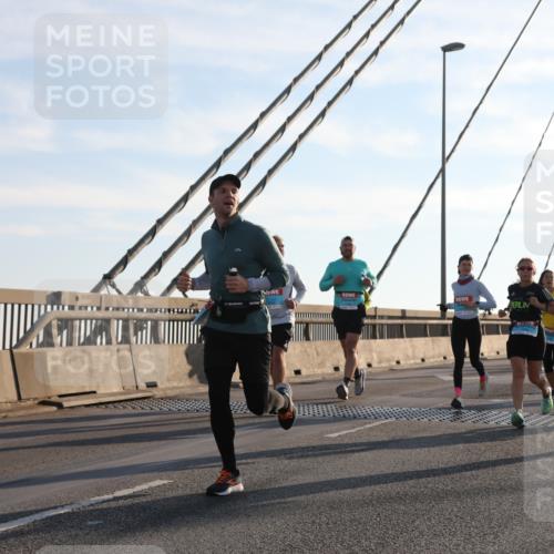 03.10.2025 - Köhlbrandbrückenlauf Yannick Fuchs http://msf.ph/oto/9176621 03.10.2025 08:26:12 Position 1  meine-sportfotos.de