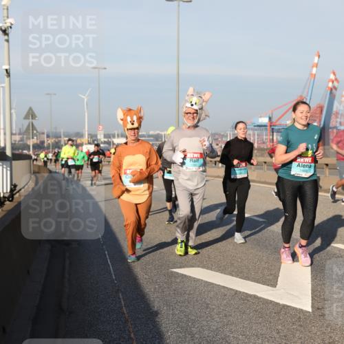 03.10.2025 - Köhlbrandbrückenlauf Yannick Fuchs http://msf.ph/oto/9176630 03.10.2025 08:47:03 Position 2 1289, 1460, 3724 meine-sportfotos.de