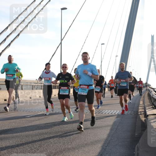 03.10.2025 - Köhlbrandbrückenlauf Yannick Fuchs http://msf.ph/oto/9176632 03.10.2025 08:26:12 Position 1 1092, 2732, 8 meine-sportfotos.de