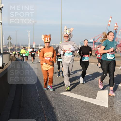 03.10.2025 - Köhlbrandbrückenlauf Yannick Fuchs http://msf.ph/oto/9176634 03.10.2025 08:47:03 Position 2 1289, 202, 1204, 1460, 3724 meine-sportfotos.de