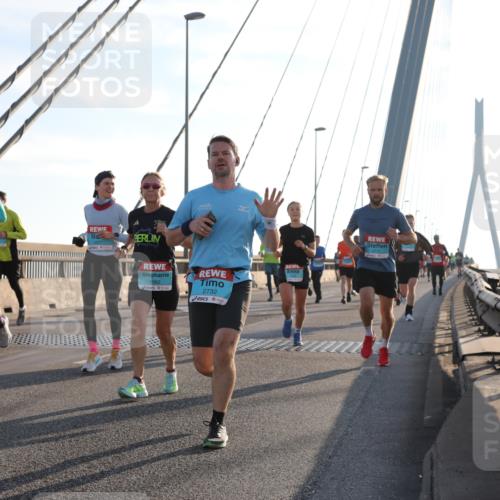 03.10.2025 - Köhlbrandbrückenlauf Yannick Fuchs http://msf.ph/oto/9176638 03.10.2025 08:26:13 Position 1 3227, 1092, 2732, 3710 meine-sportfotos.de