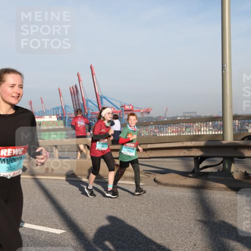 03.10.2025 - Köhlbrandbrückenlauf Yannick Fuchs http://msf.ph/oto/9176680 03.10.2025 08:47:07 Position 2 3057, 3500, 3499, 18 meine-sportfotos.de