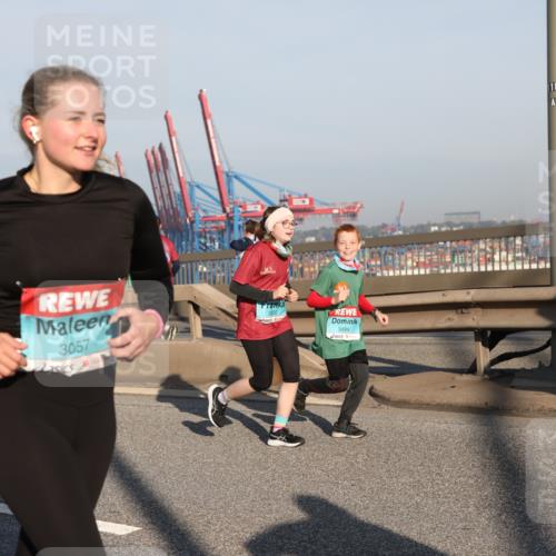 03.10.2025 - Köhlbrandbrückenlauf Yannick Fuchs http://msf.ph/oto/9176683 03.10.2025 08:47:07 Position 2 3057, 3500, 3499, 18 meine-sportfotos.de