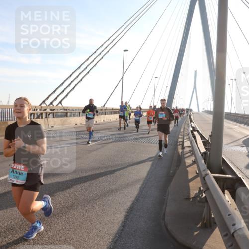 03.10.2025 - Köhlbrandbrückenlauf Yannick Fuchs http://msf.ph/oto/9176689 03.10.2025 08:26:15 Position 1 1242, 0, 26, 15, 193 meine-sportfotos.de
