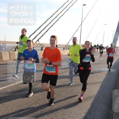 03.10.2025 - Köhlbrandbrückenlauf Yannick Fuchs http://msf.ph/oto/9176755 03.10.2025 08:26:18 Position 1 1543, 3497, 3496, 1294 meine-sportfotos.de