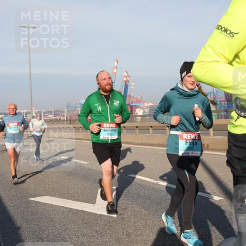 03.10.2025 - Köhlbrandbrückenlauf Yannick Fuchs http://msf.ph/oto/9176763 03.10.2025 08:47:15 Position 2 1530, 2953 meine-sportfotos.de